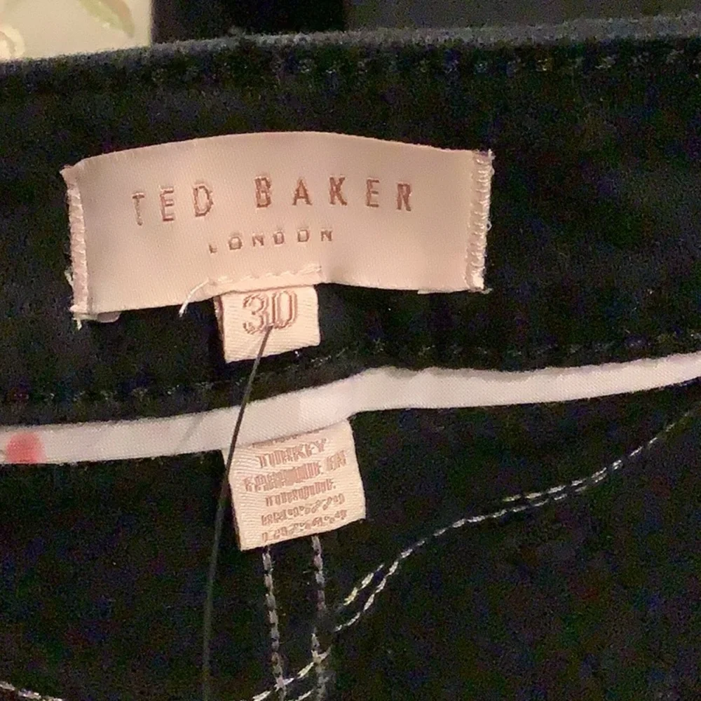 Ted Baker Massiee Embroidered Hem Skinny Jean Size 30 Black